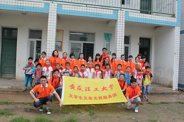 放飞理想、携手圆梦:<em>外国</em>语学院赴大通区上窑